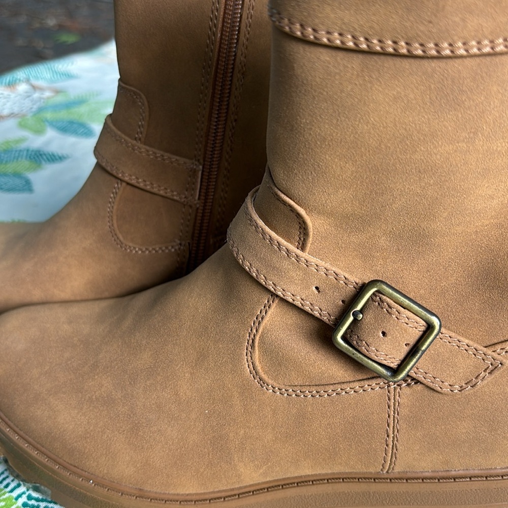 NWT Soul Naturalizer Newport Tan Faux Suede Zip Up Boots Buckles Soft Lining 7.5